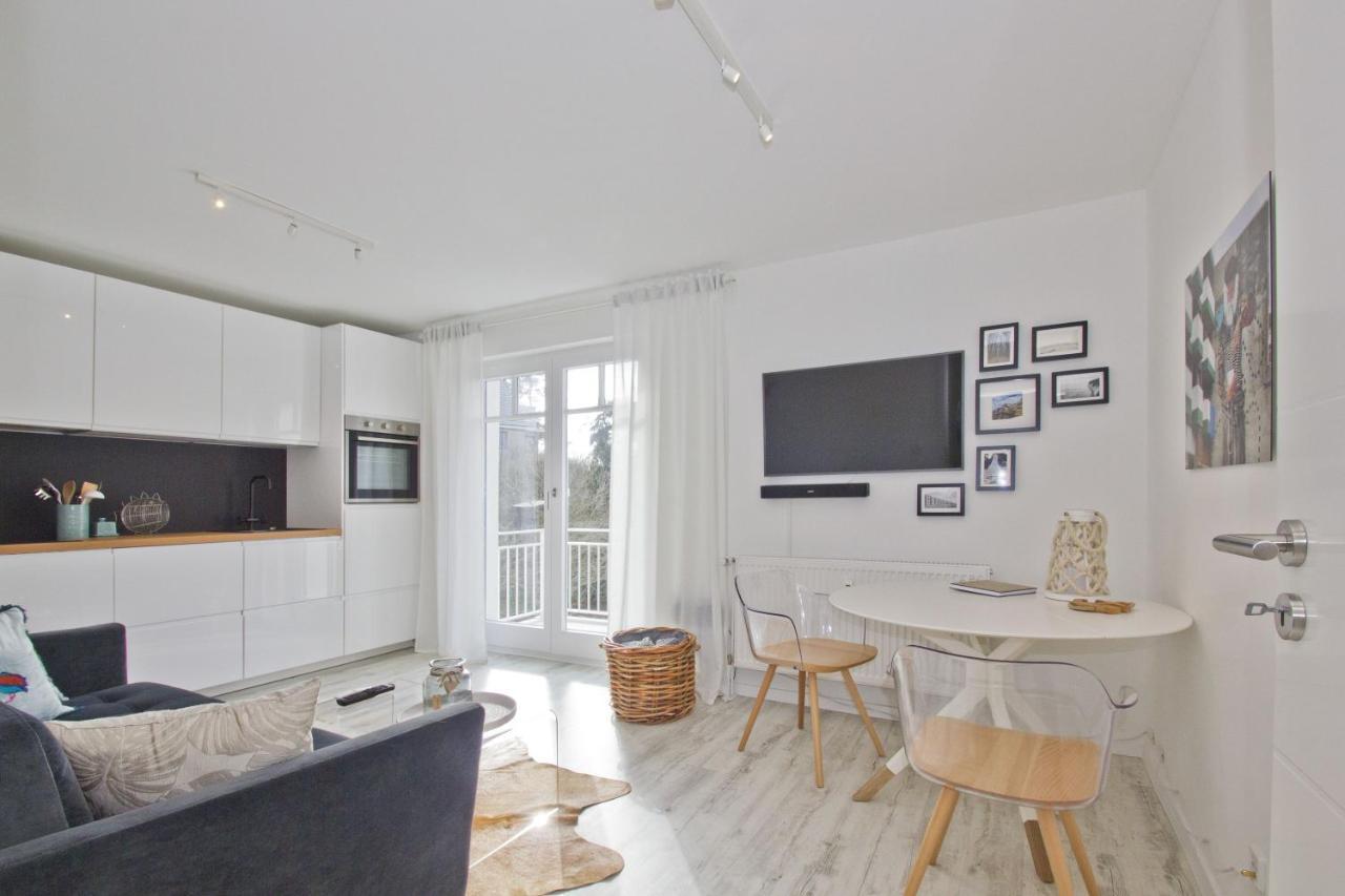Ferienwohnung Mit Balkon Und Meerblick - Ferienresidenz Zwei Bodden Fewo 1-4 Lietzow エクステリア 写真