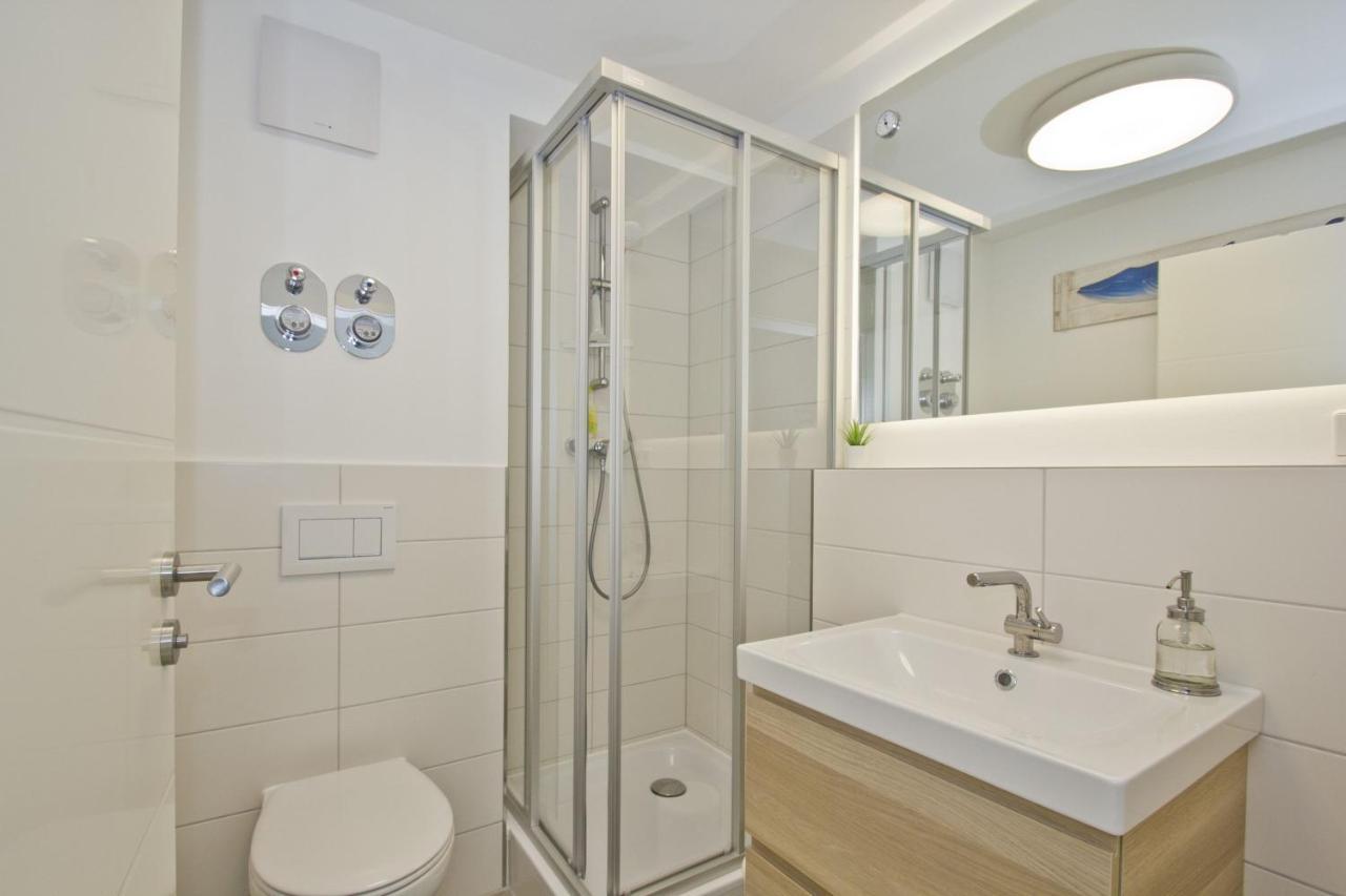 Ferienwohnung Mit Balkon Und Meerblick - Ferienresidenz Zwei Bodden Fewo 1-4 Lietzow エクステリア 写真